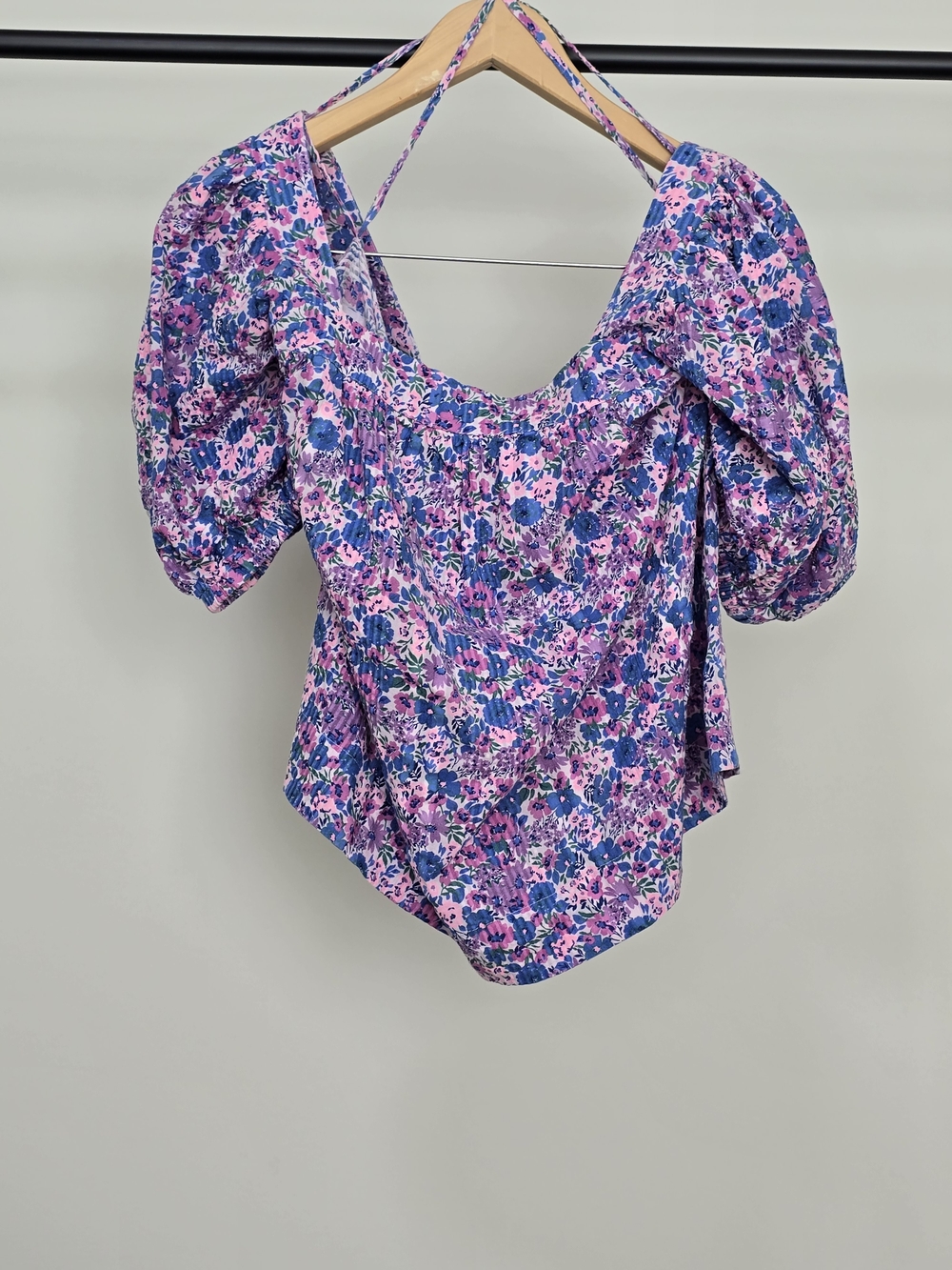 Vineyard Vines Floral Puff-Sleeve Women’s Top in Purple and Pink
